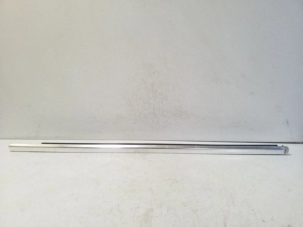 Esiukse klaasi liist AW93F21452AH