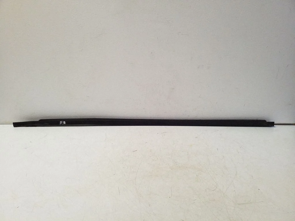 Listwa szyby drzwi przednich – Land Rover Discovery Sport (2014-)
