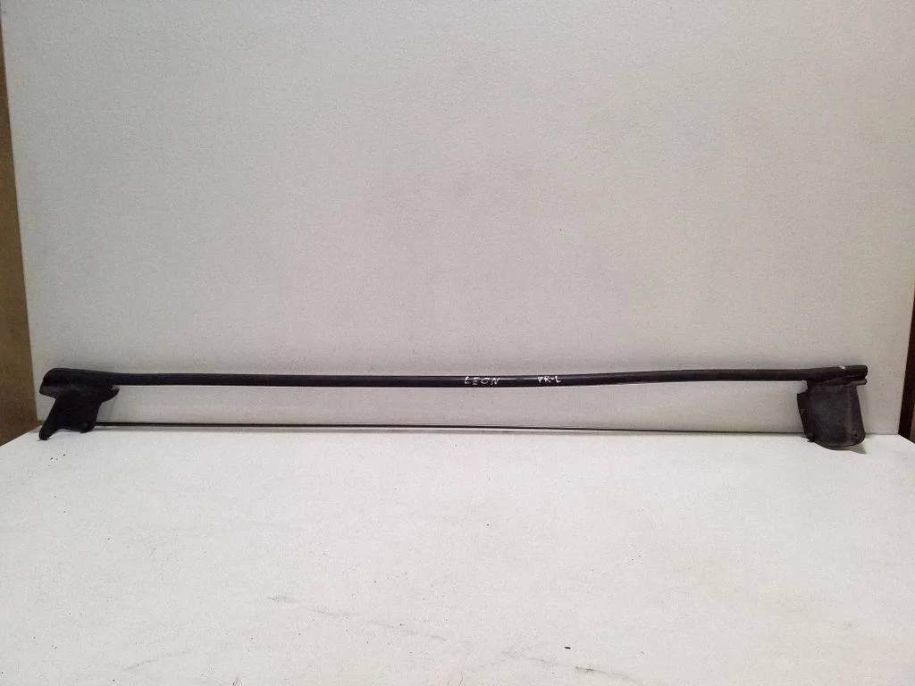 Front door glass trim molding 1P0837477