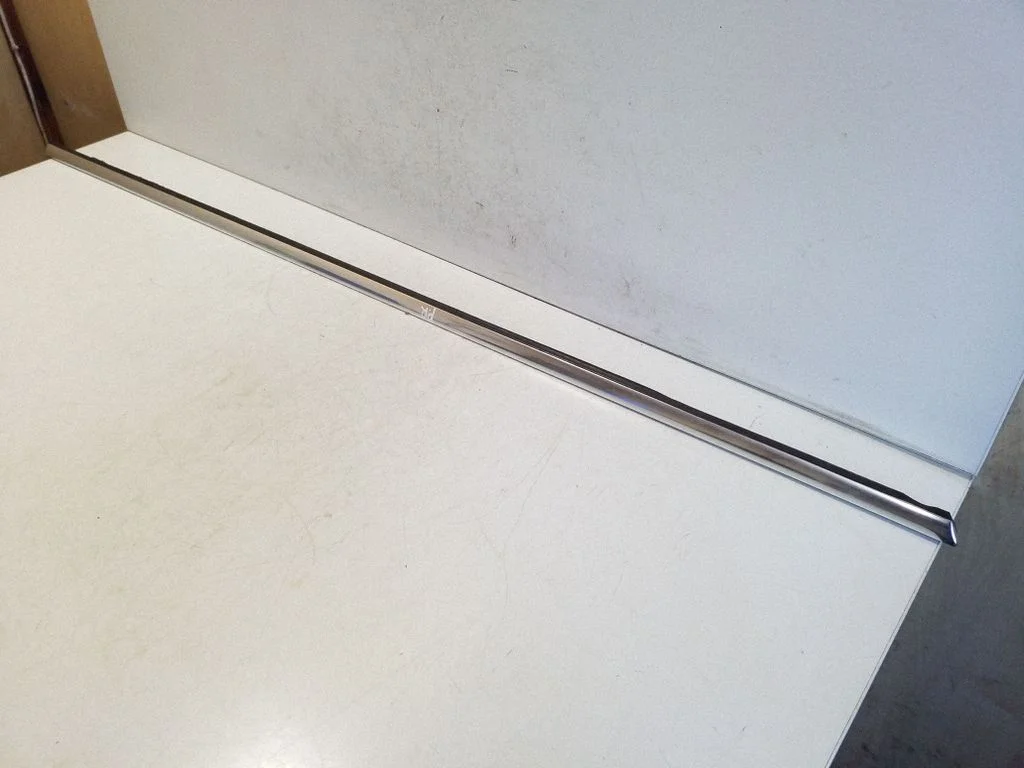 Front door glass trim molding – Skoda Superb B6 (3T) (2008-2015)