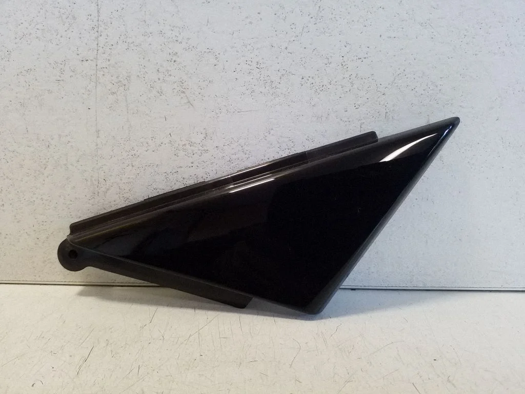 Esiukse klaasi liist 4K0837637