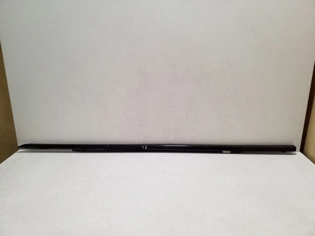 Front door glass trim molding A2187200324