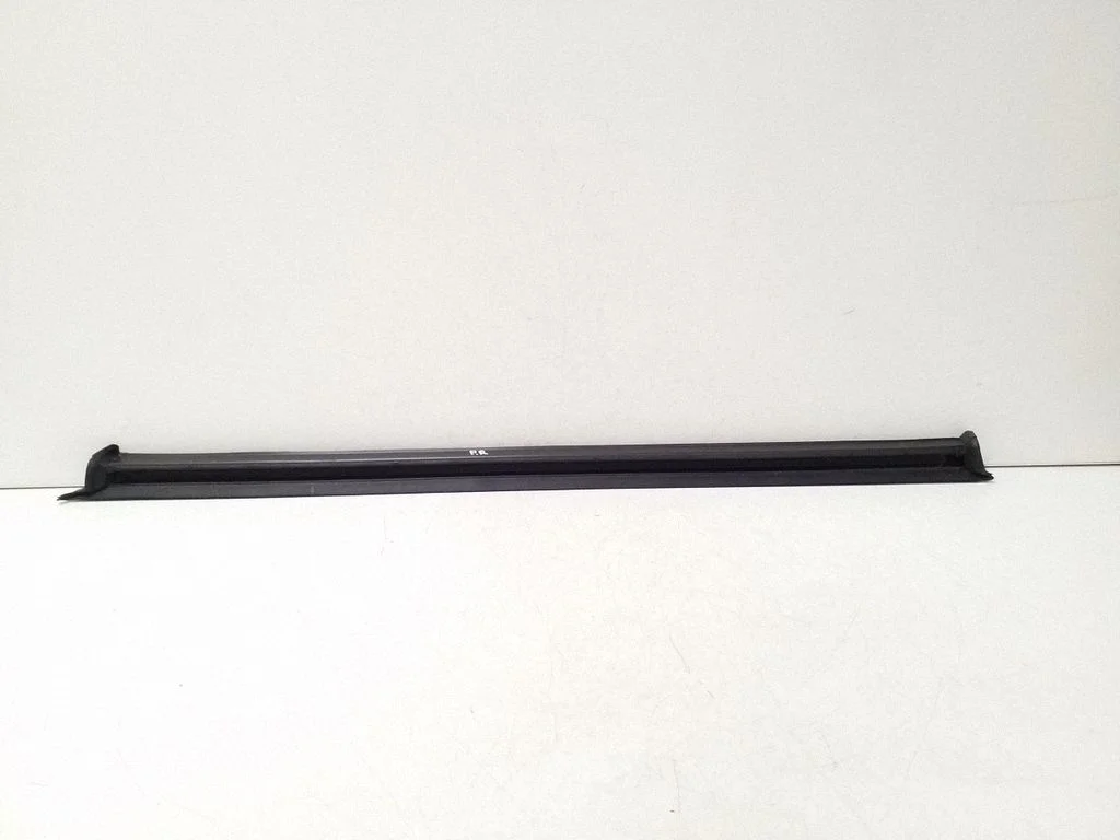 Front door glass trim molding 31845556