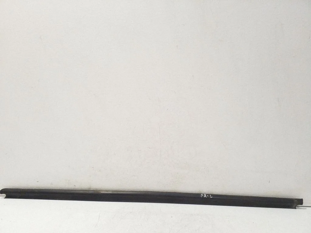 Priekšējo durvju stikla apdare – Volkswagen Golf IV (1998-2005)