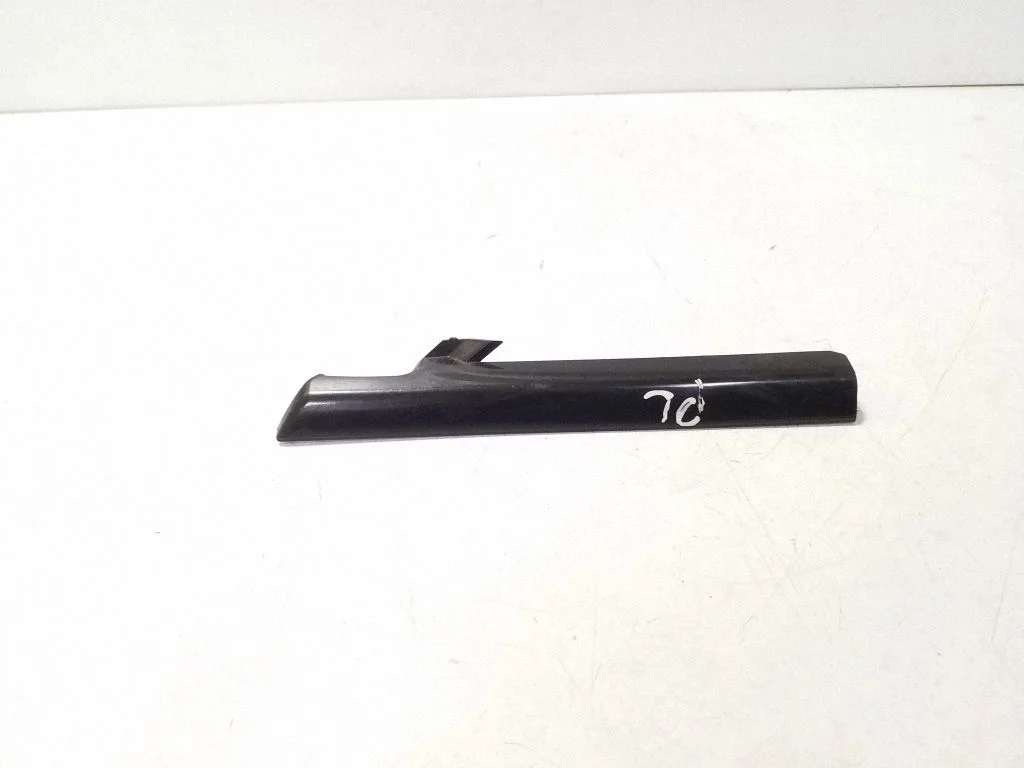 Listwa szyby drzwi przednich BJ3221447AC