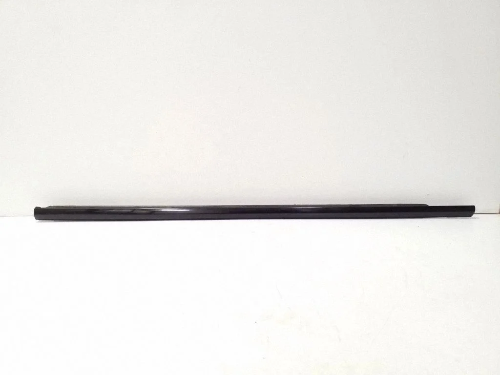 Listwa szyby drzwi przednich BJ3221453
