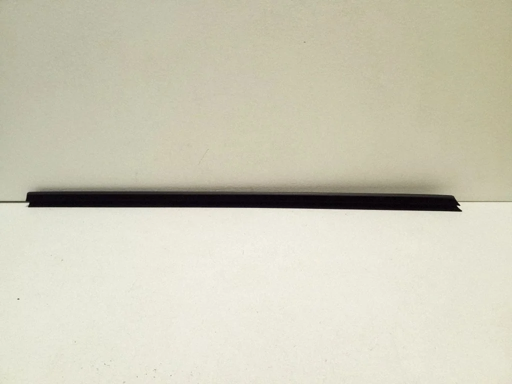 Front door glass trim molding – Land Rover Evoque I (2011-2018)