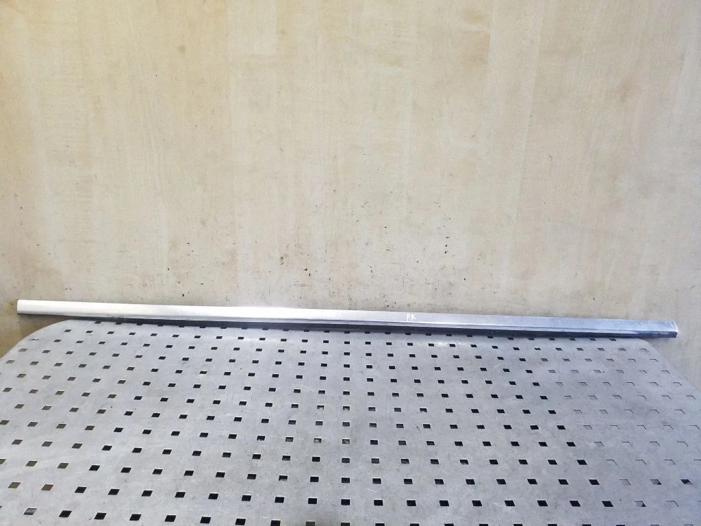 Priekinių durų stiklo apdaila