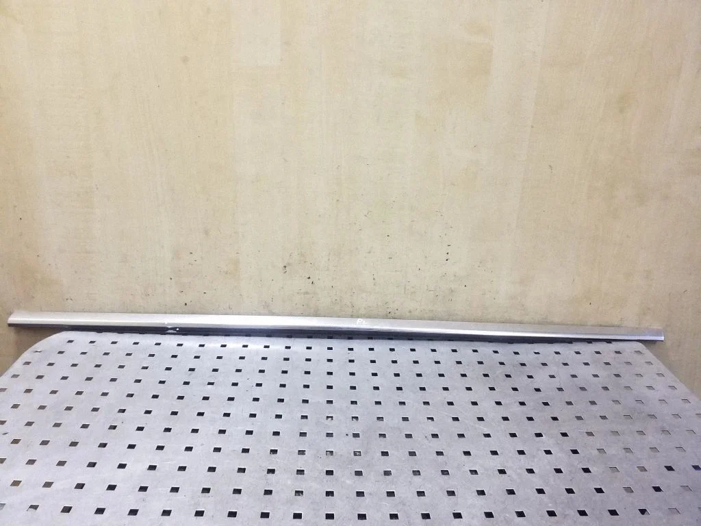 Priekinių durų stiklo apdaila
