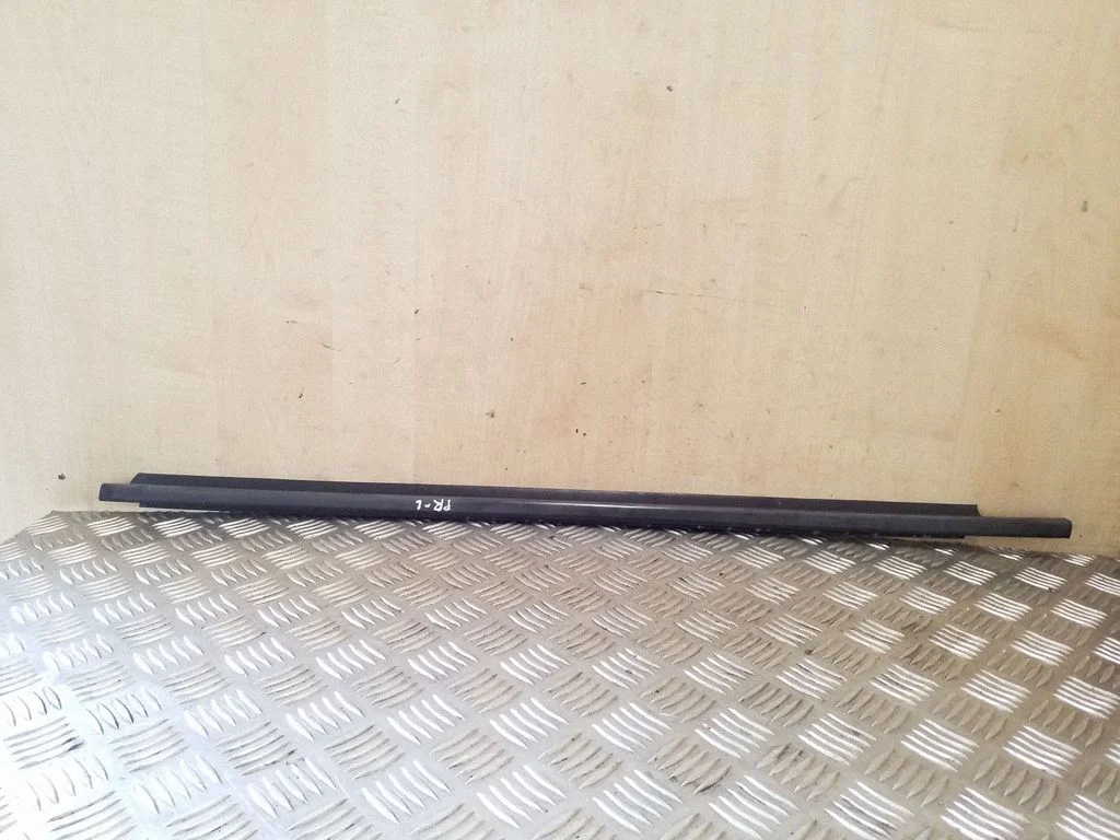 Front door glass trim molding – left