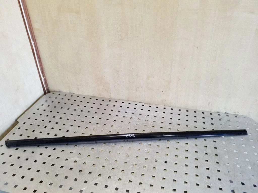 Front door glass trim molding – right