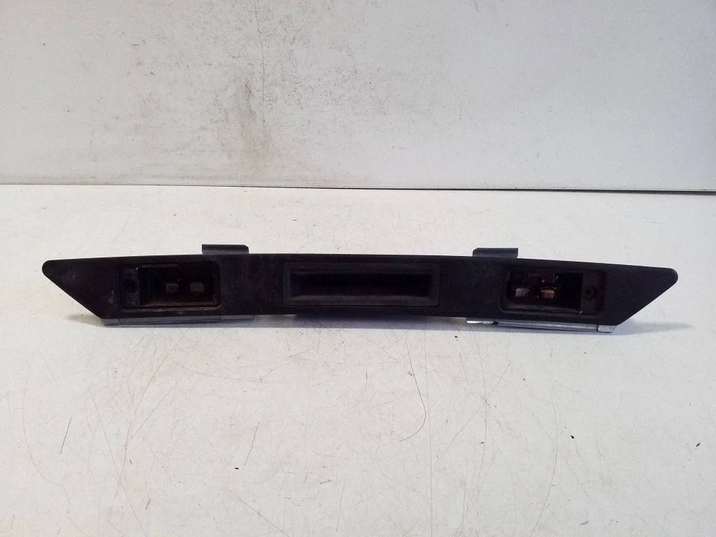 Trunk door license plate light bar 8E0827657H