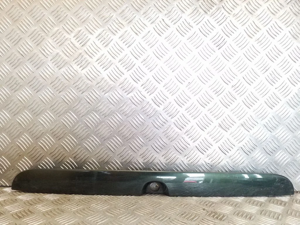 Trunk door license plate light bar 90579631