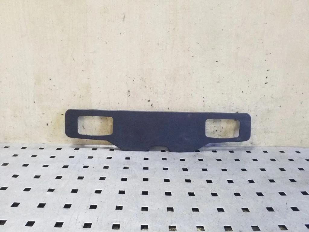 Trunk door license plate light bar 909144CE0A