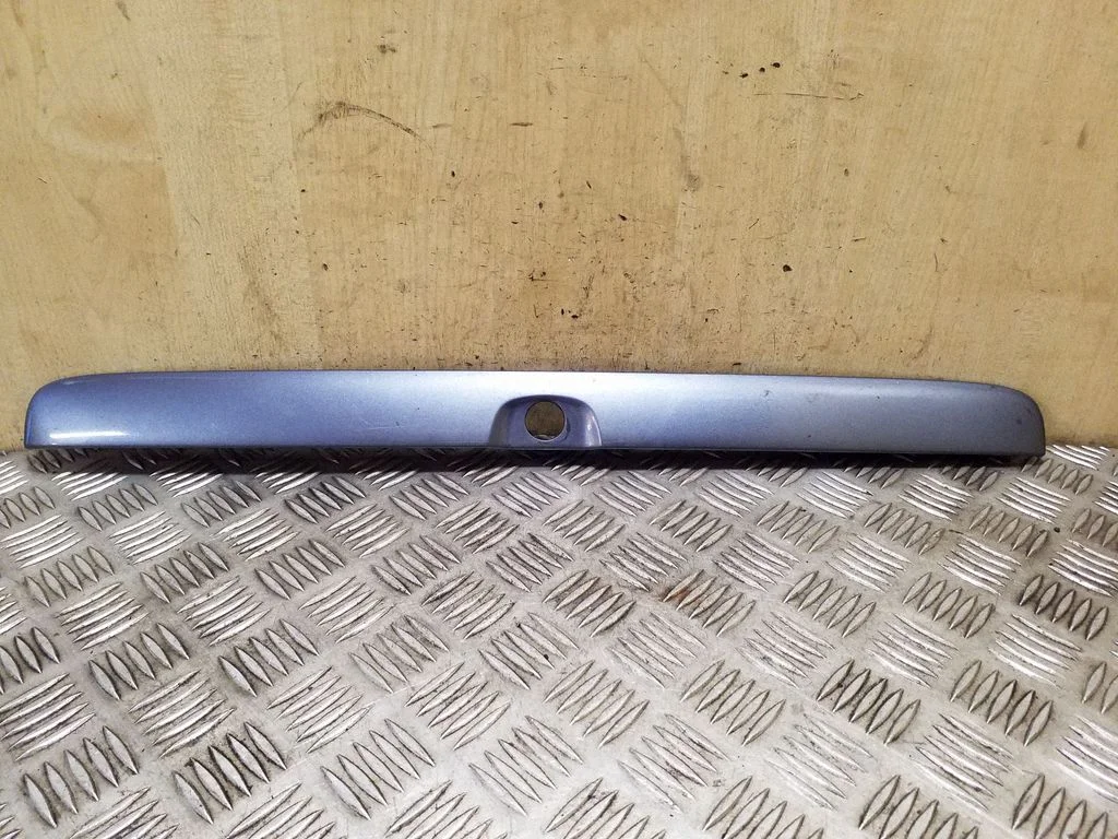 Trunk door license plate light bar 8062860