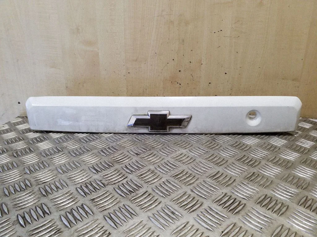 Trunk door license plate light bar 20921280
