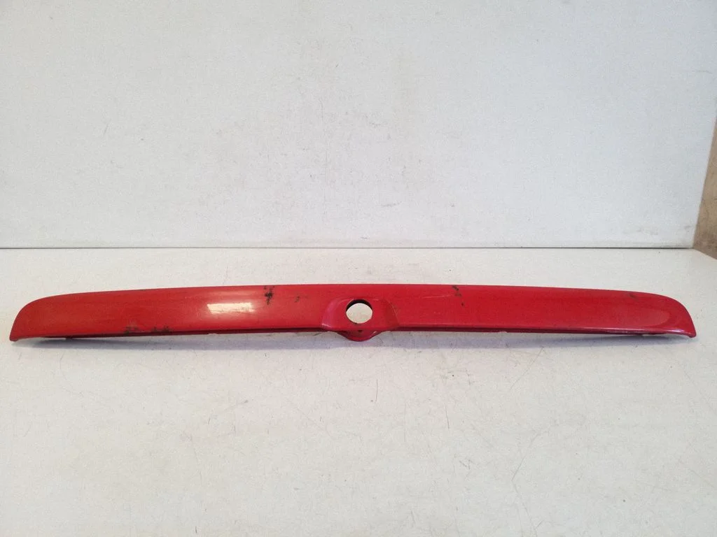 Trunk door license plate light bar 90521513
