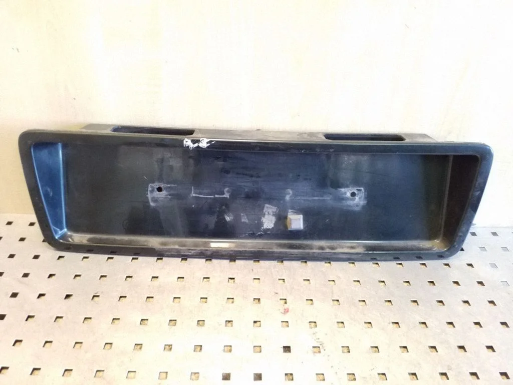 Tagaluugi numbrivalgustuse liist – Audi A8 S8 D2 4D (1994-2002)