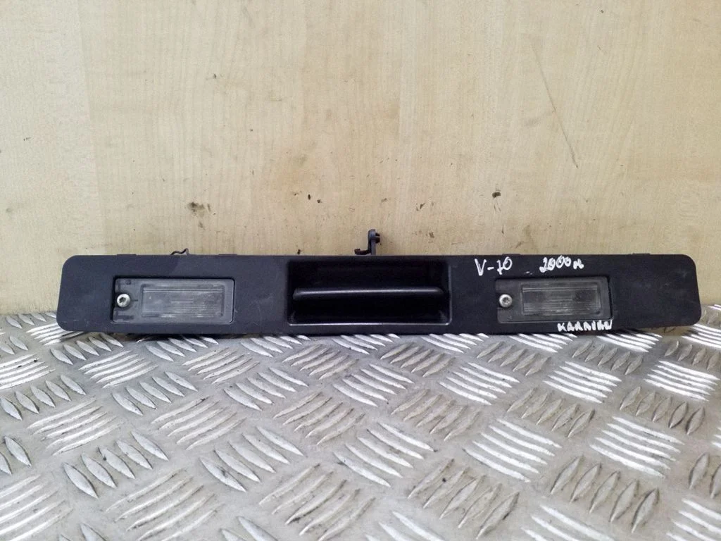 Trunk door license plate light bar – Volvo V70 (2000-2004)