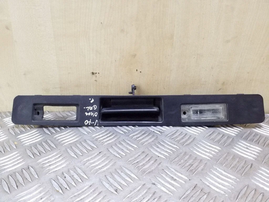 Trunk door license plate light bar – Volvo V70 (2000-2004)