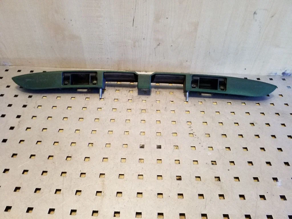 Trunk door license plate light bar 8D9827574