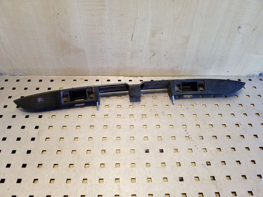 Trunk door license plate light bar 8D9827574