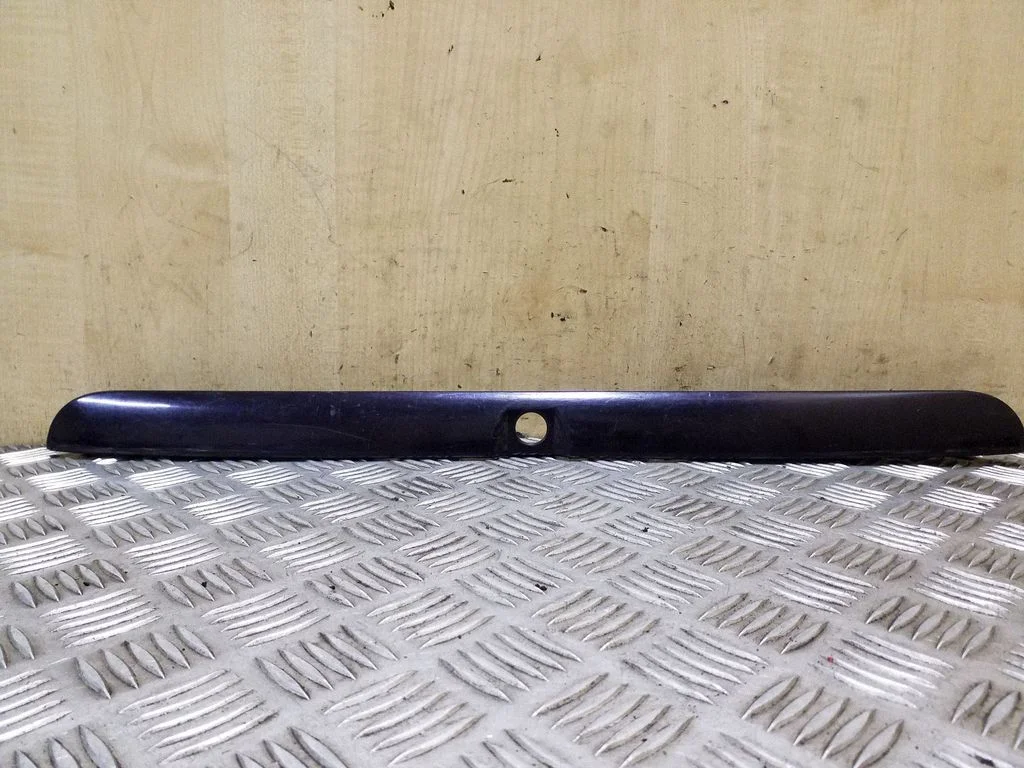 Trunk door license plate light bar 8D9827574