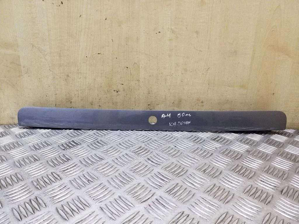 Trunk door license plate light bar 8D9827576