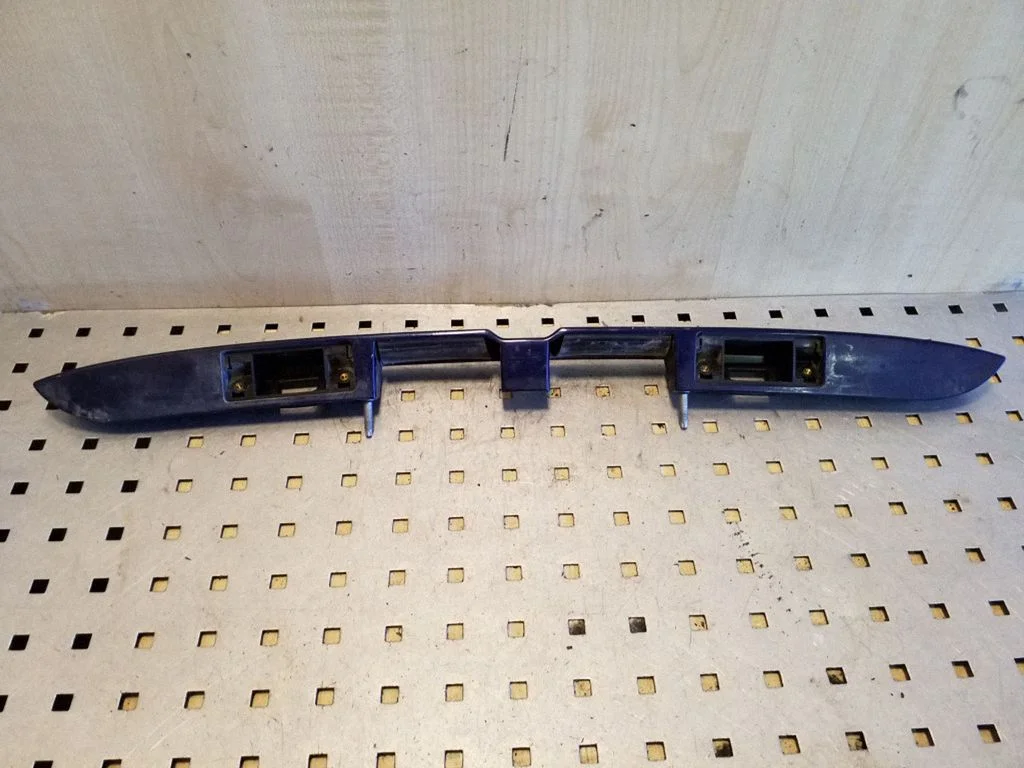 Trunk door license plate light bar 8D9827574