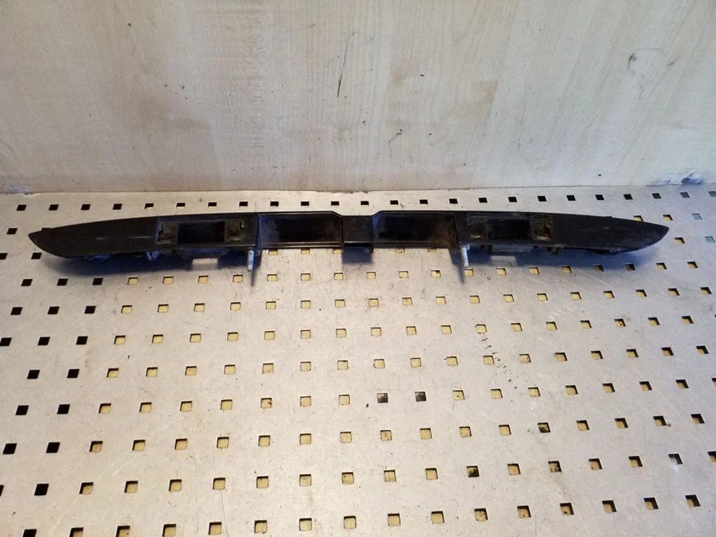 Trunk door license plate light bar 8D9827574
