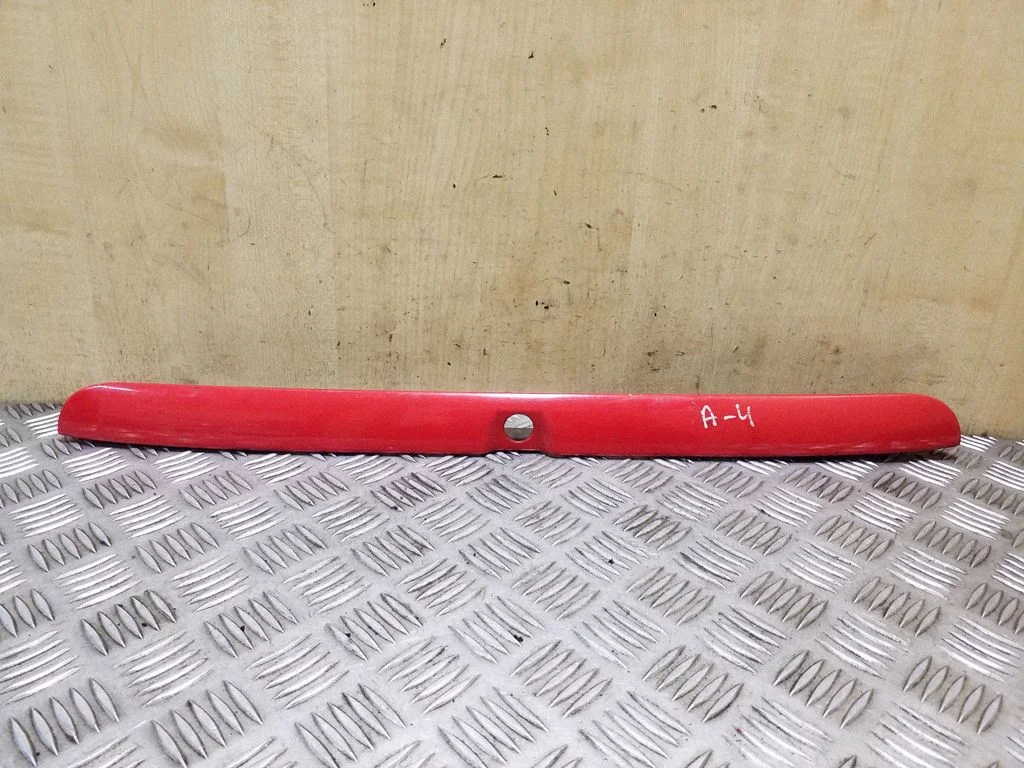 Trunk door license plate light bar 8D9827574