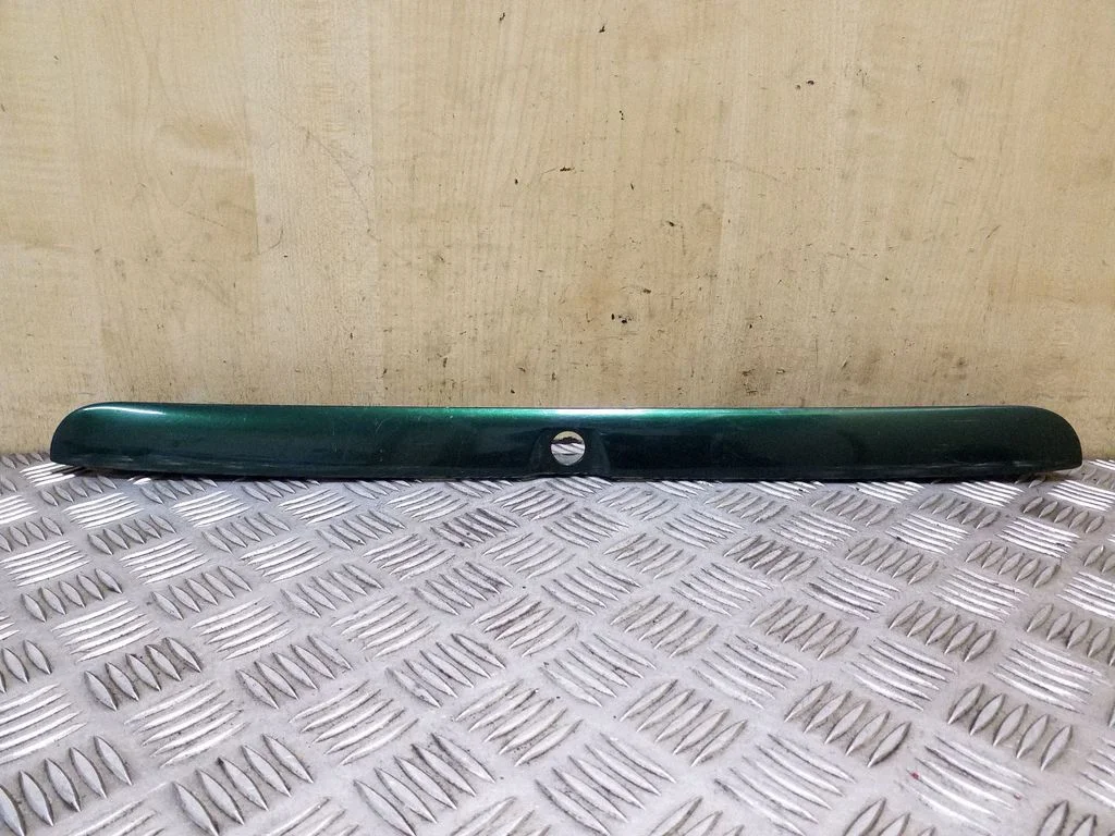 Trunk door license plate light bar 8D9827574