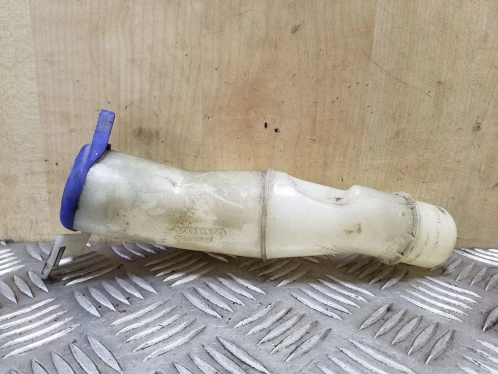 Logu šķidruma tvertnes uzpildes caurulīte 9178568