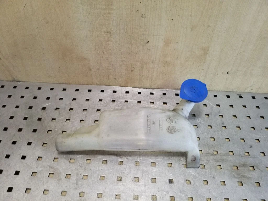 Window washer liquid tank fill tube