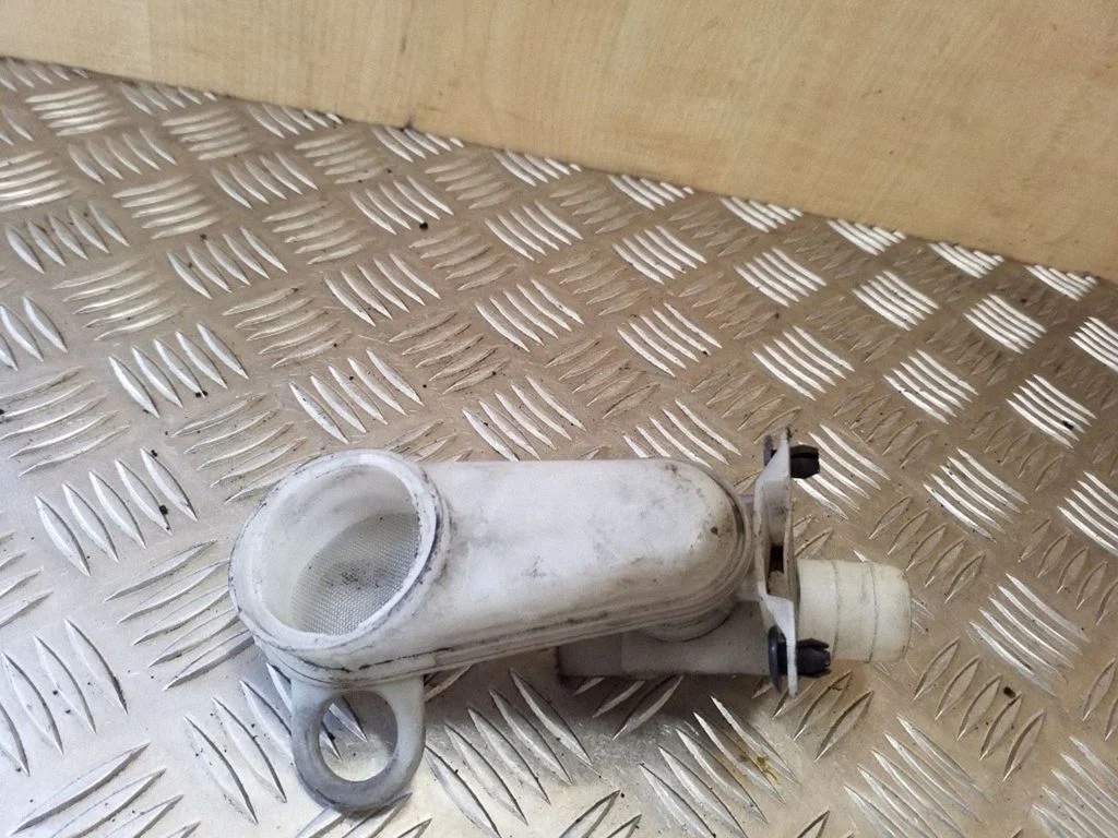 Window washer liquid tank fill tube