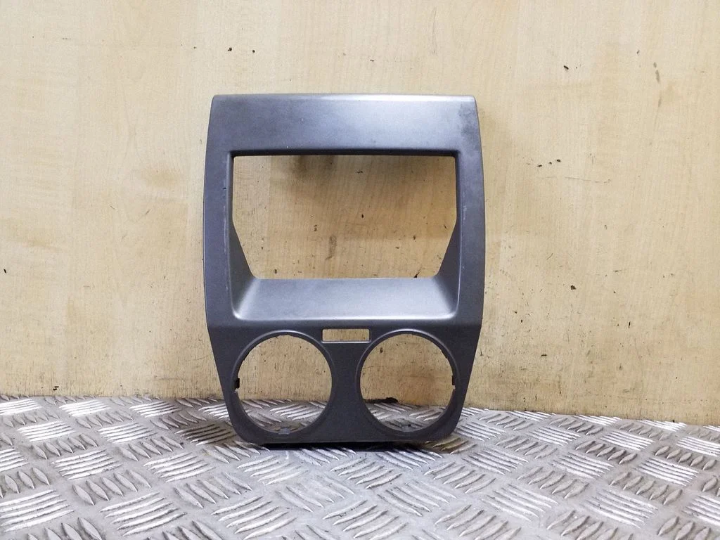 Paneļa apdare V500242AB