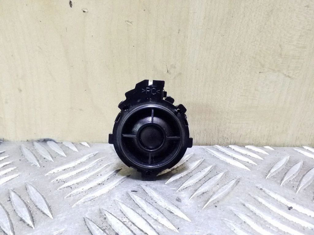 High frequency speaker in the rear doors – Volkswagen Golf Plus (2005-2013)
