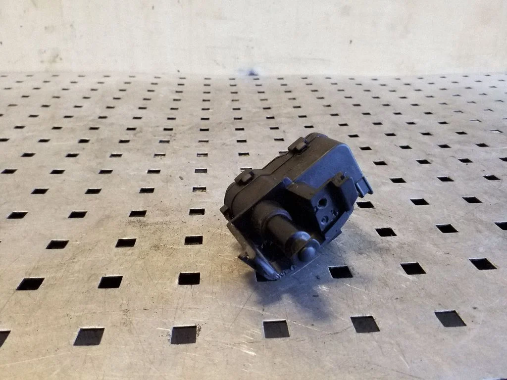 Fuel tank cap lock motor 7N0810773A