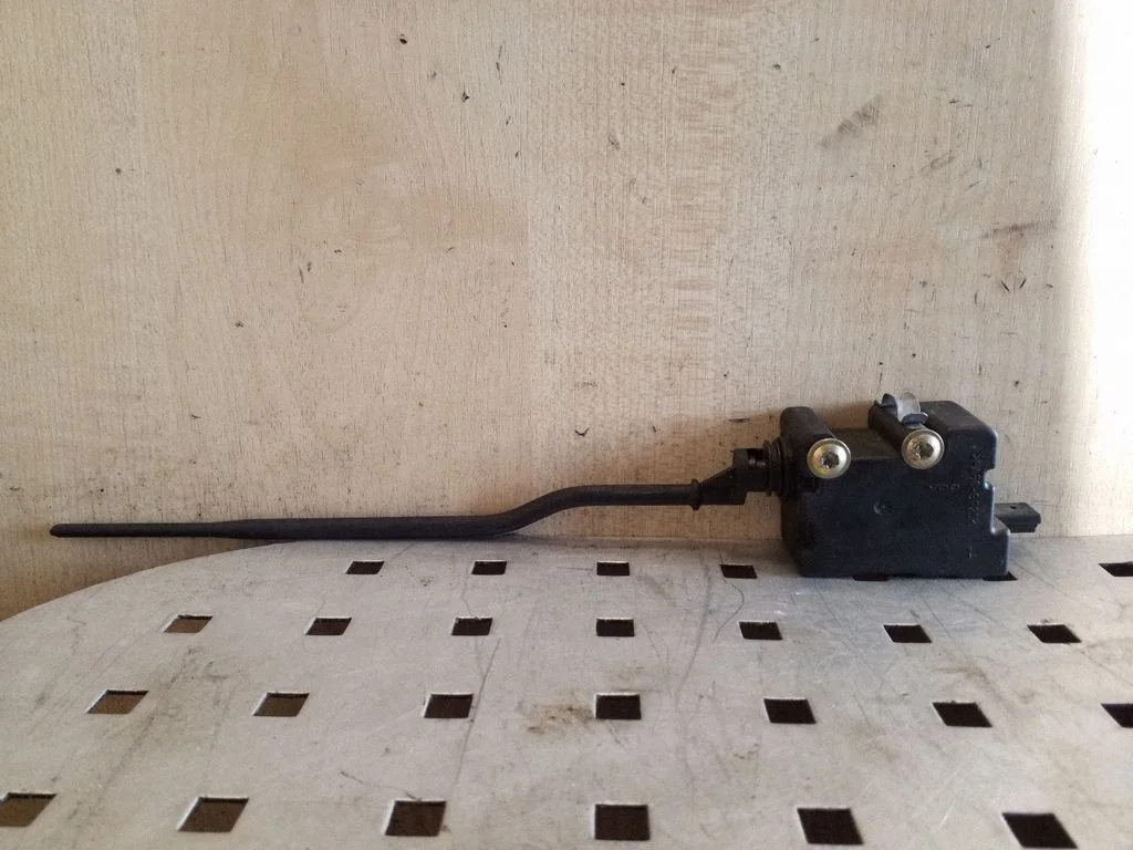 Fuel tank cap lock motor 67116930764
