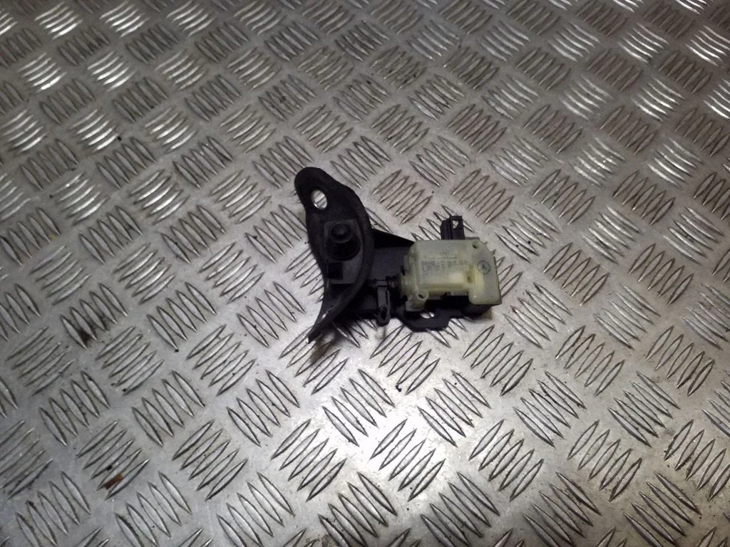 Kütusepaagi korgi luku mootor A2518200197