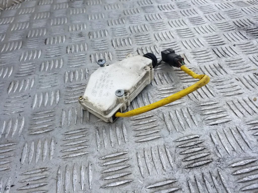 Degvielas tvertnes vāciņa slēdzenes motoriņš 7M0959775C