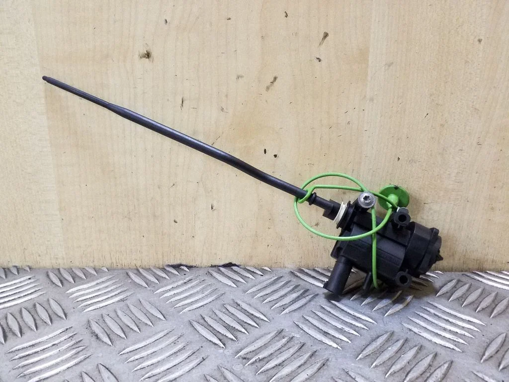 Fuel tank cap lock motor 67116985880