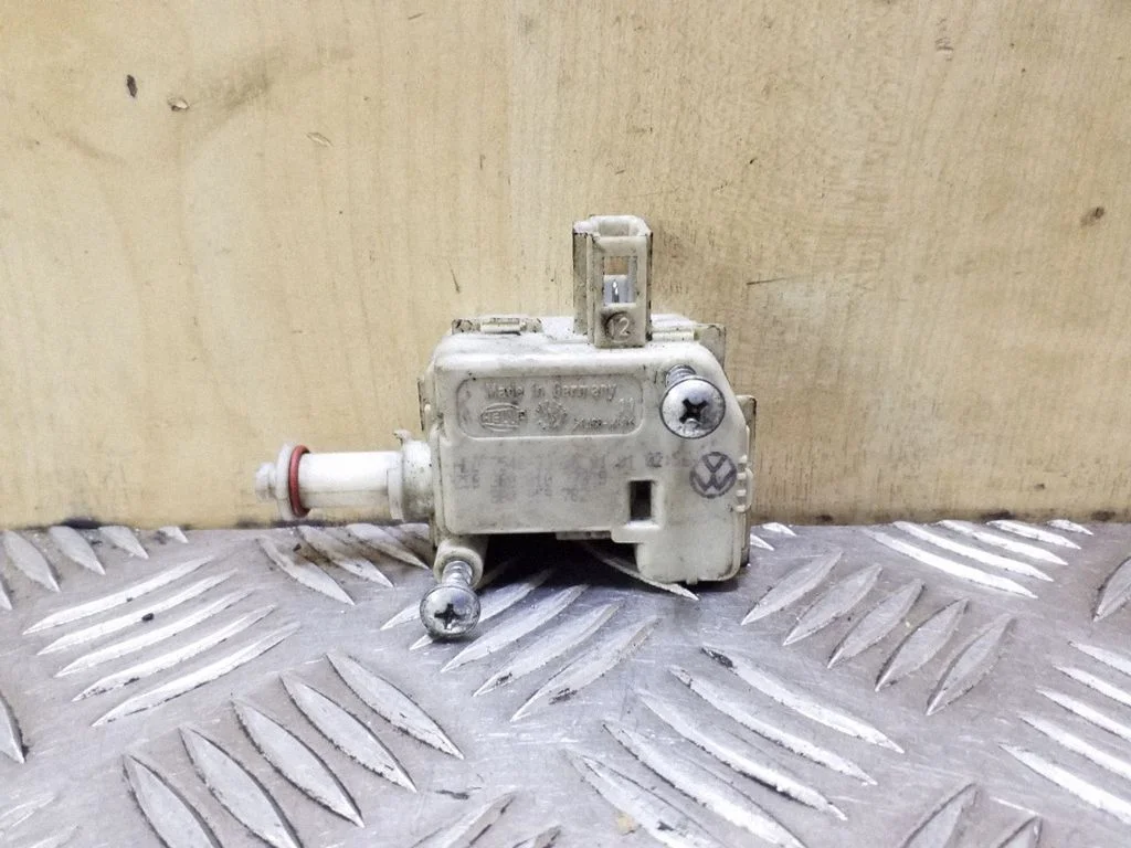 Fuel tank cap lock motor 3B0810773B