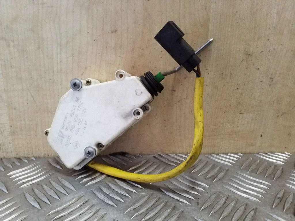 Fuel tank cap lock motor 95VW9B241AB