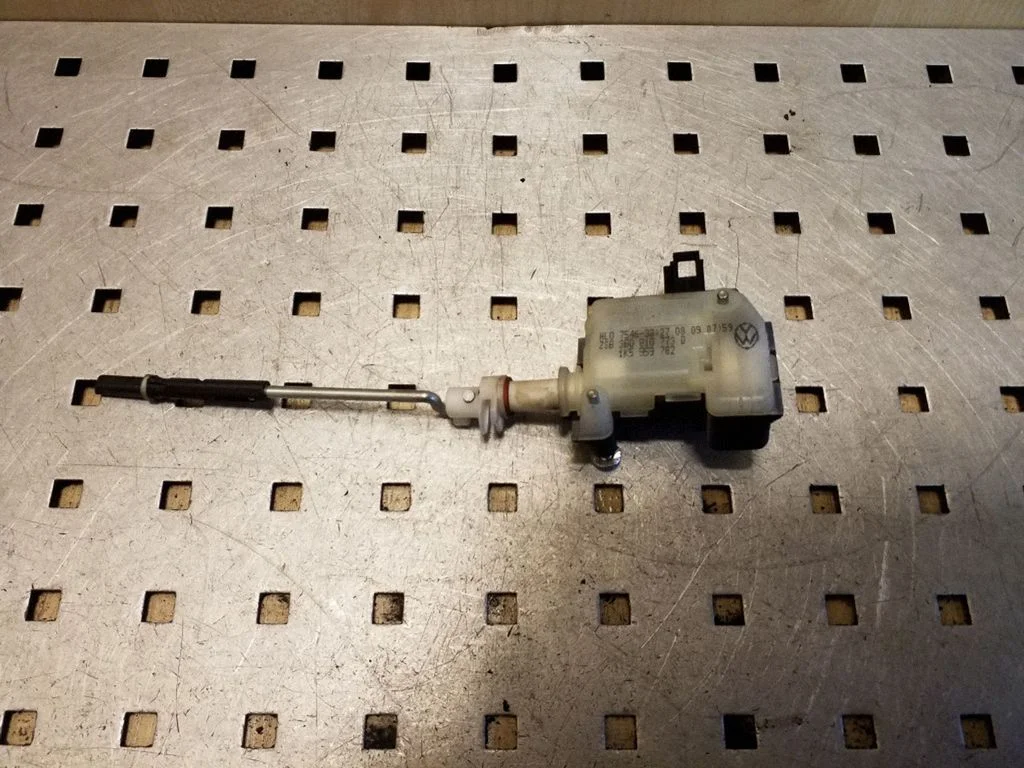Fuel tank cap lock motor – Skoda Octavia Mk2 (1Z) (2004-2013)