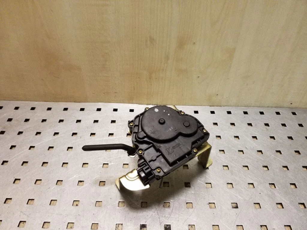 Fuel tank cap lock motor – Opel Frontera B (1998-2004)