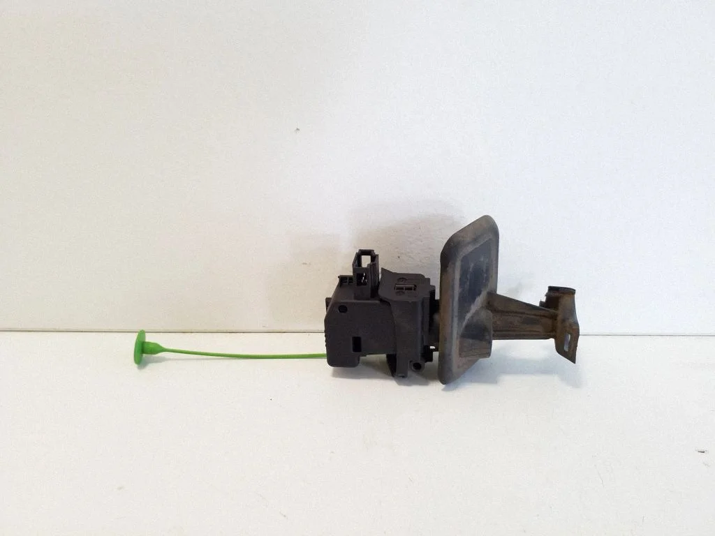 Fuel tank cap lock motor – Volvo V40 (2012-2019)