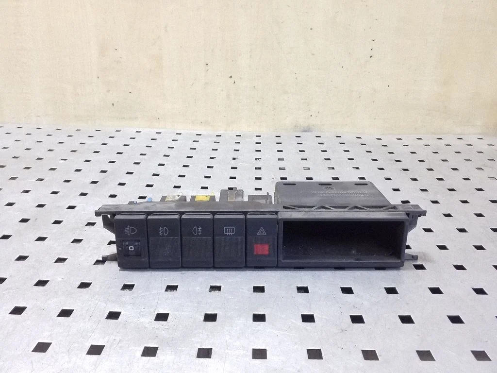 A set of switches – Audi A6 S6 C4 4A (1994-1997)