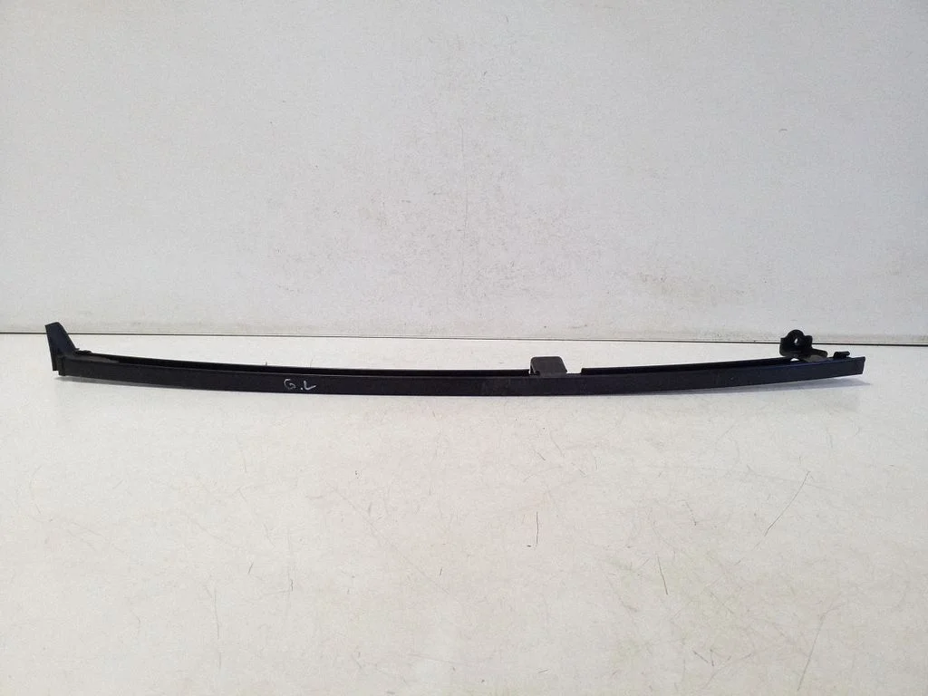 Rear door windshield rail – left
