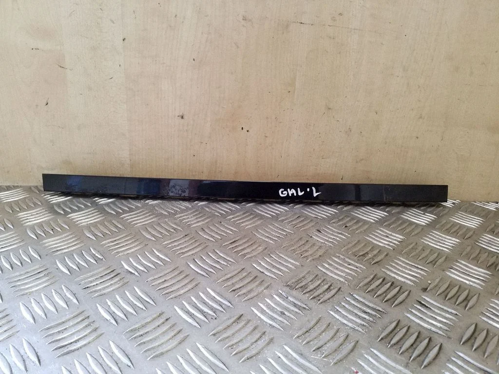 Galinių durų stiklo bėgelis